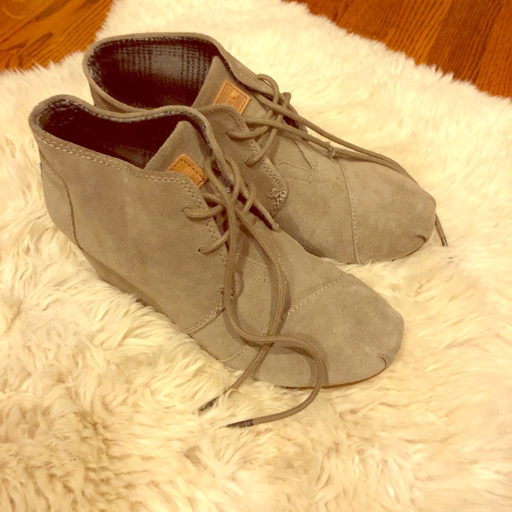 TOMS Desert wedges
